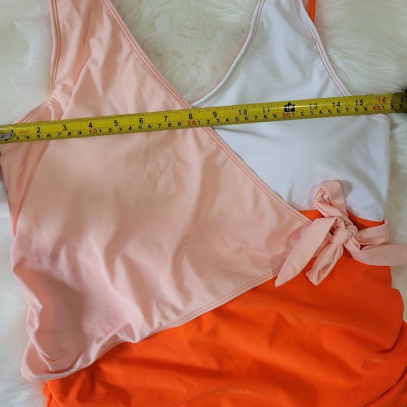 Mae Stylish Colorblock Swimsuit - Picture 11 of 14